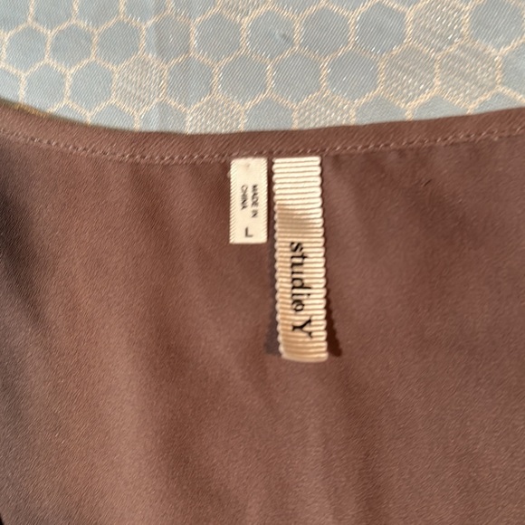 ⬇️⬇️Studio Y sleeveless sequined blouse, size L. NWOT. - Picture 2 of 3